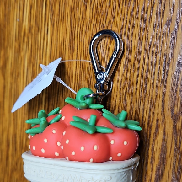 Bath & Body Works Strawberry Basket Holder And Gels NWT - Picture 6 of 6